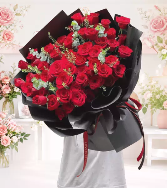 Bó hoa hồng đỏ lớn gói đen 2