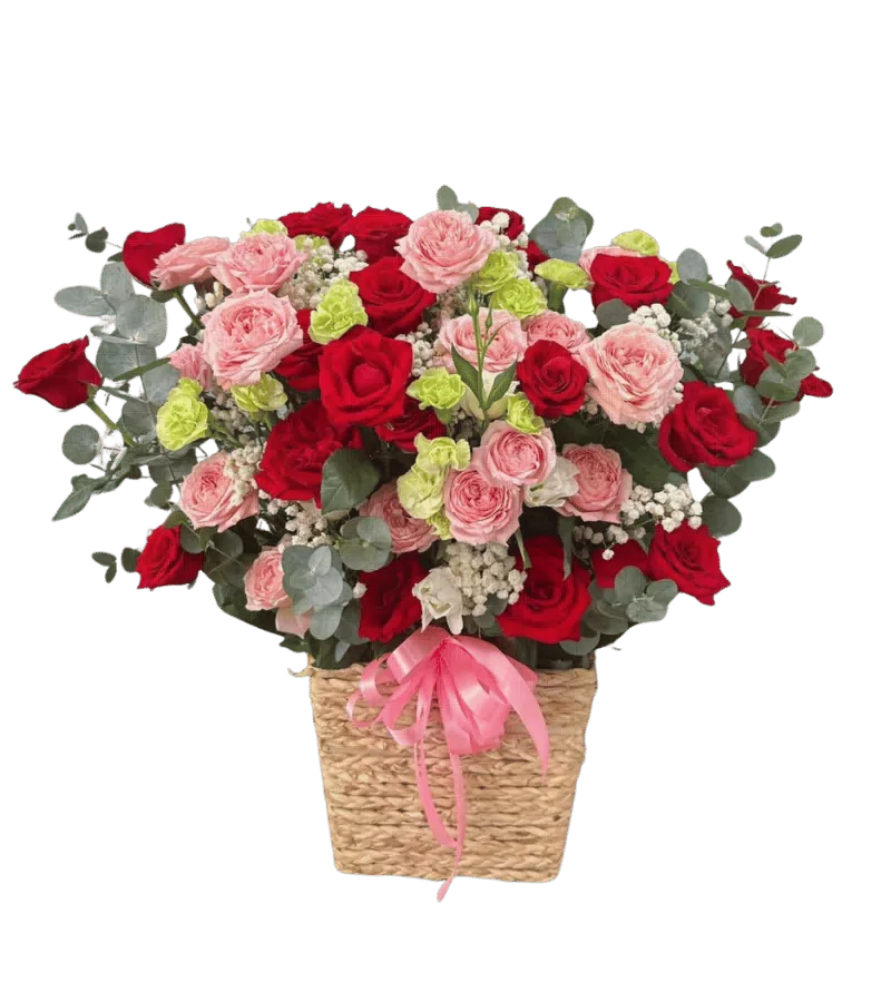 Giỏ hoa hồng đỏ hồng phối cúc bi xanh giỏ đan
