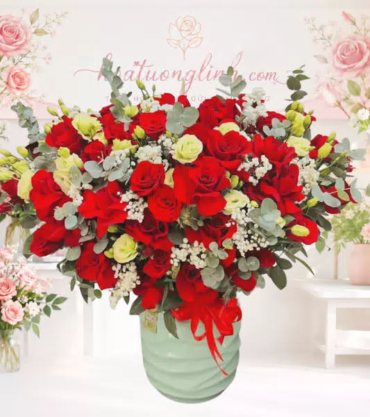 Giỏ hoa hồng đỏ lisianthus vàng nhạt bình xanh