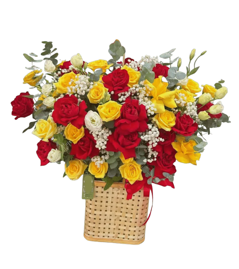 Giỏ hoa hồng đỏ vàng trắng giỏ nan tre 2