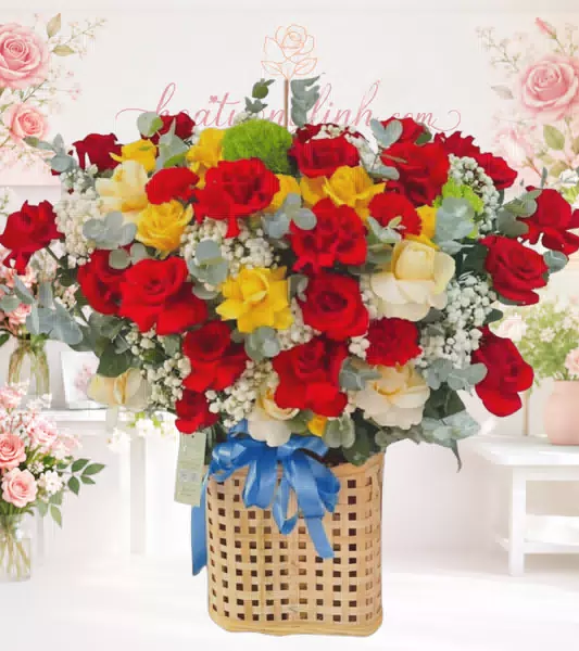 Giỏ hoa hồng đỏ vàng trắng nơ xanh