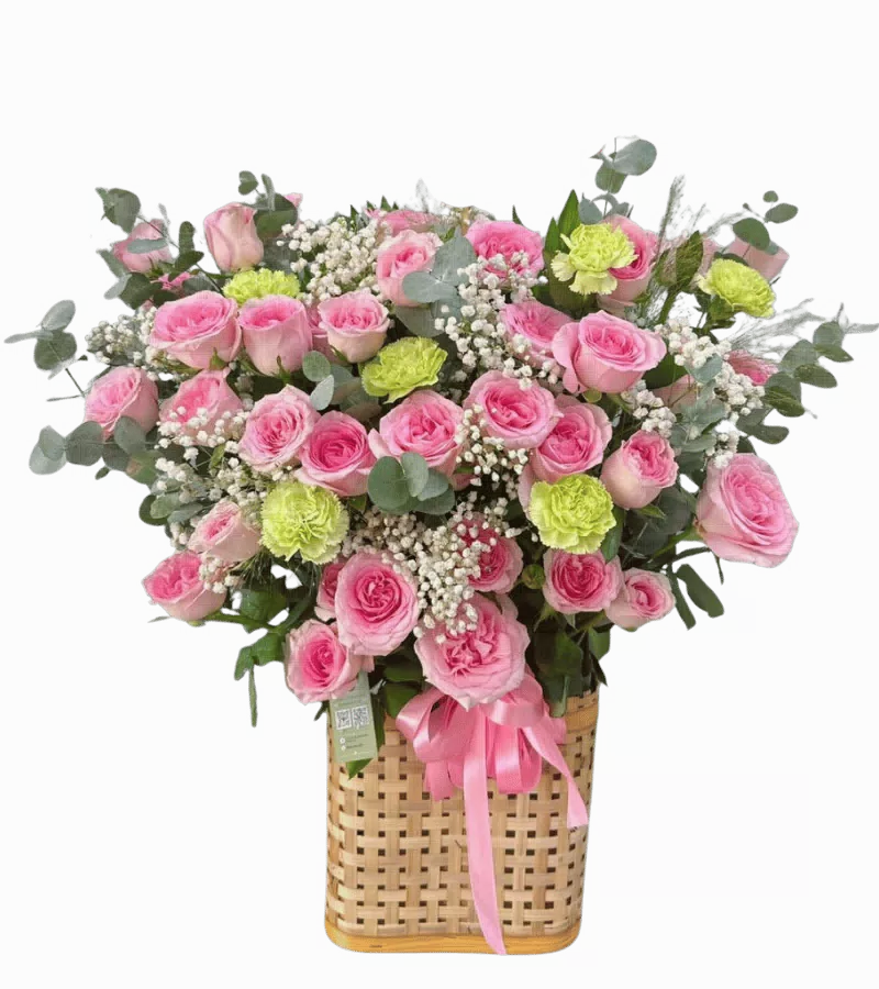 Giỏ hoa hồng phấn cẩm chướng xanh giỏ nan tre