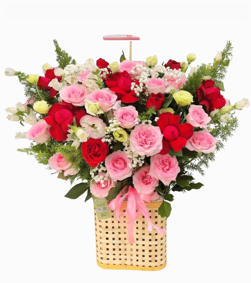 Giỏ hoa hồng phấn đỏ lisianthus trắng giỏ nan