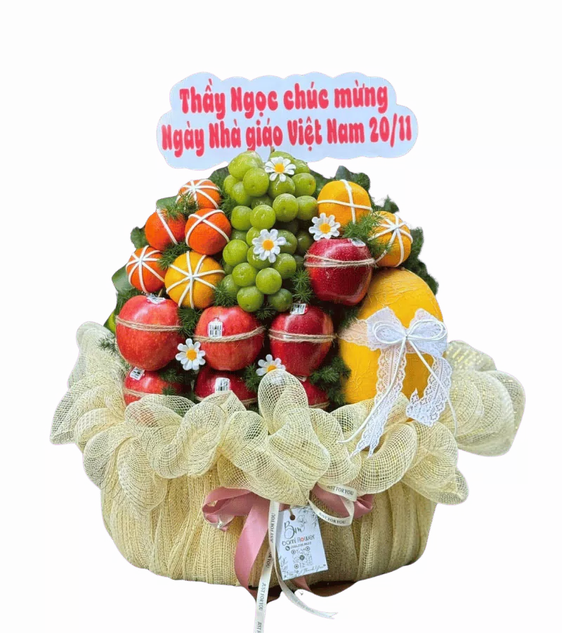 Giỏ trái cây có bảng thiệp mừng ngày nhà giáo