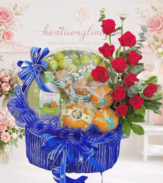 Giỏ trái cây kèm hoa hồng đỏ 2
