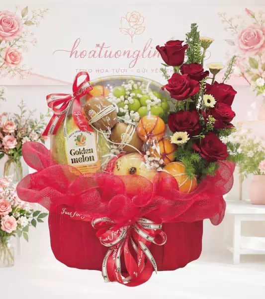 Giỏ trái cây kèm hoa hồng đỏ 3