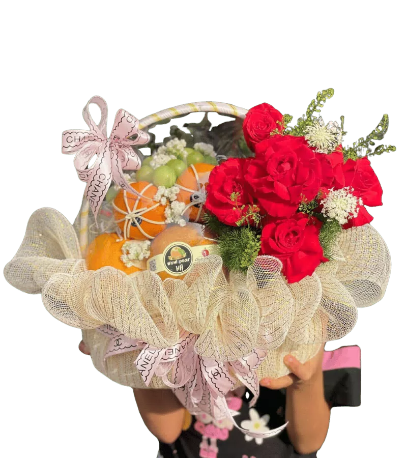 Giỏ trái cây kèm hoa hồng đỏ 4