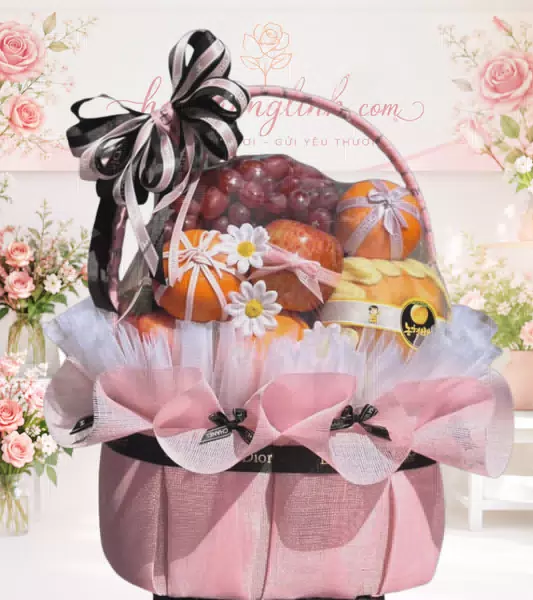 Giỏ trái cây kèm nơ đen trắng